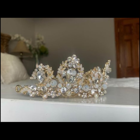 Wedding crown - Picture 4 of 5